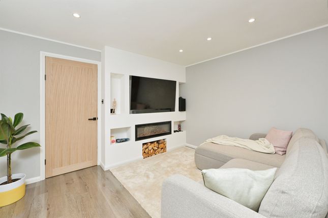 2 bed flat