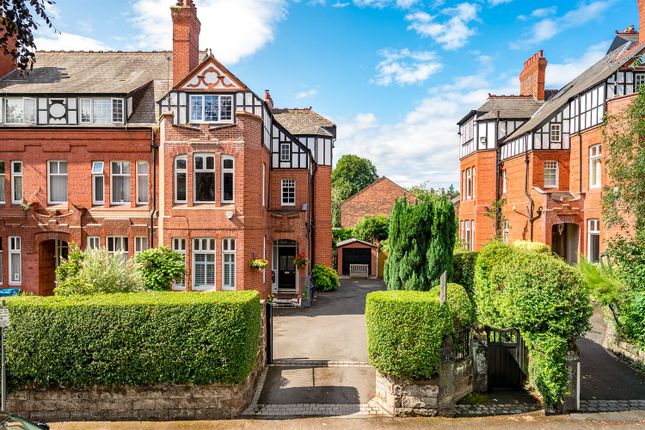 6 bedroom semi-detached house for sale