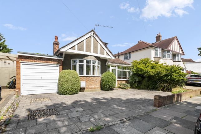 Ellerman Avenue, Twickenham TW2 3 bed detached bungalow for sale