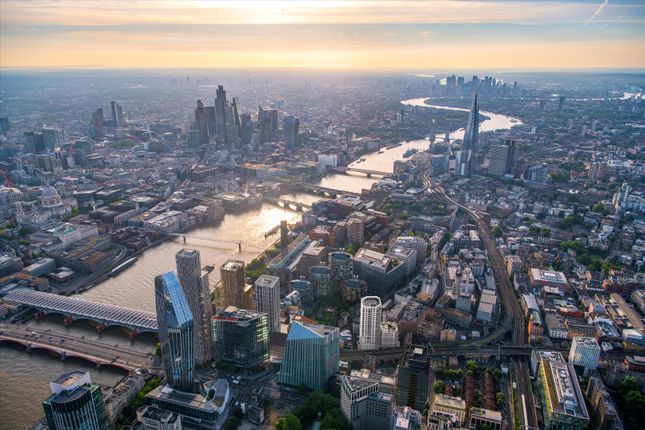 The Edit, Bear Lane, London, SE1 3 bed flat for sale