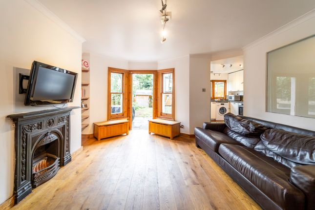 Ferme Park Road, Crouch End N8 2 bed apartment for sale