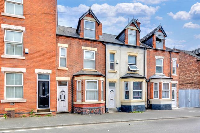 Cedar Road, Nottingham 3 bed terraced house for sale