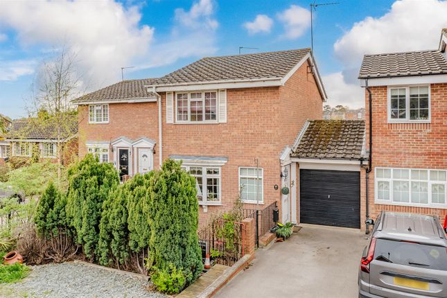 3 bed link detached house