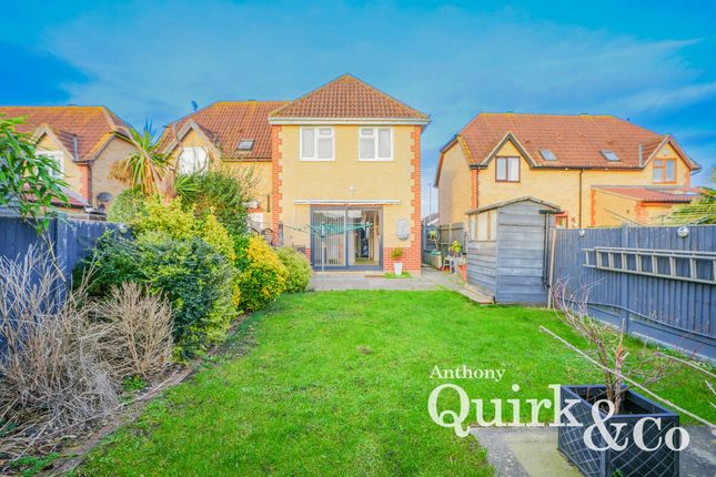Steli Avenue, Canvey Island, SS8 3 bed semi