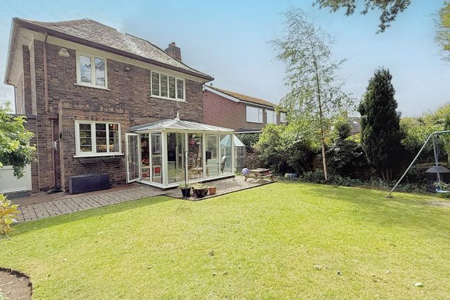 Woodhall Park Avenue, Stanningley 3 bed detached house for sale
