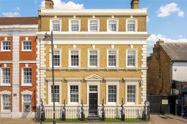 High Street, Hoddesdon... 7 bed end of terrace house for sale