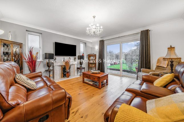High Mead, West Wickham, Kent, BR4 3 bed detached house for sale