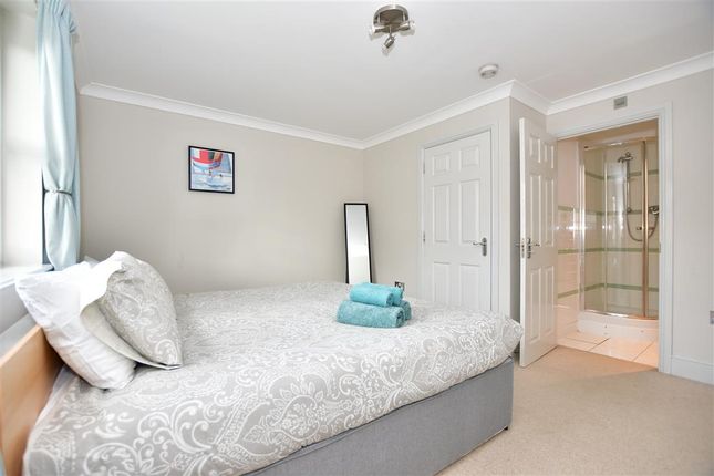 5 bedroom end of terrace house for sale