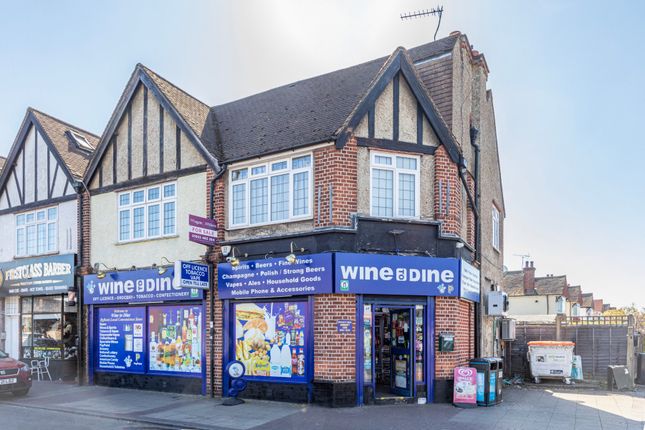 High Road, West Byfleet KT14 2 bed flat for sale