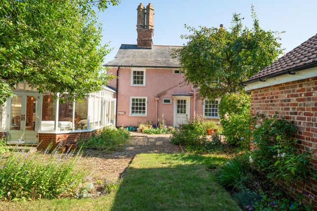 5 bed detached house