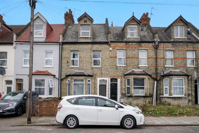 Peel Road, Wembley 2 bed flat for sale