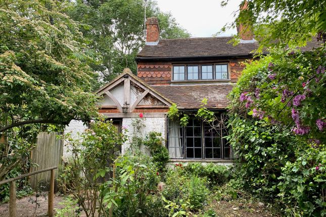THE STEPS, THE STREET, EFFINGHHAM, KT23 2 bed house for sale