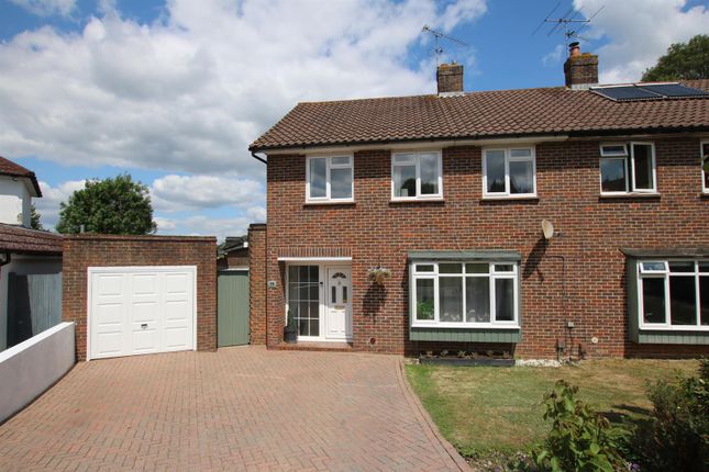 YARM CLOSE, LEATHERHEAD, KT22 3 bed semi