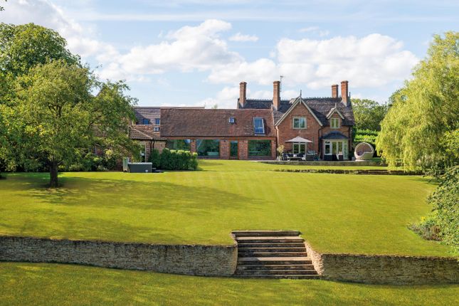 11 bedroom village house for sale