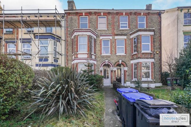 6 bed terraced house