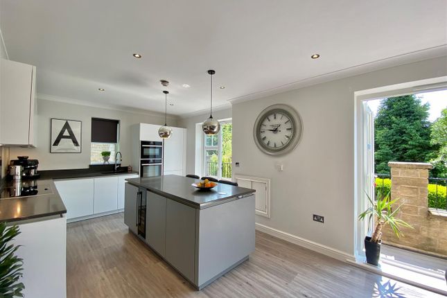 Willow Stream, New Mills SK22 4 bed detached house for sale