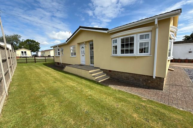 Woodside Park Homes, Luton LU1 2 bed mobile home for sale