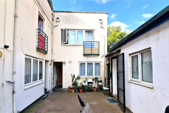 Turnpike Mews, Turnpike Lane, N8 2 bed apartment for sale