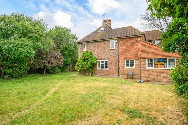 Mole Road, Hersham Village, KT12 5 bed detached house for sale