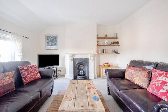 Cumberland Park, Acton, London, W3 2 bed flat for sale