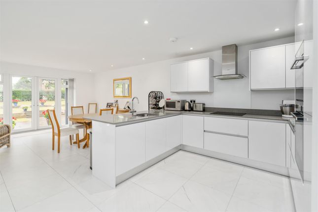 Apartment 1 Fairway Lawns, Dovehouse... 3 bed apartment for sale
