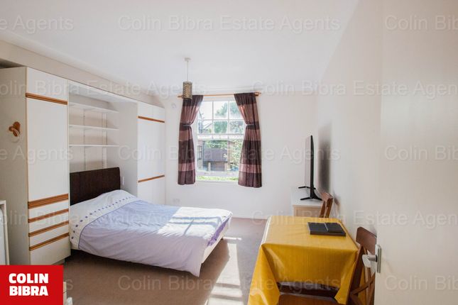 Studio flat for sale
