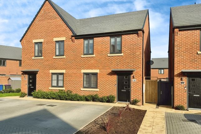 Swallow Gate, Saxilby, Lincoln 2 bed semi