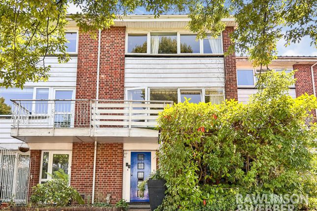 Buckingham Avenue, West Molesey KT8 4 bed terraced house for sale