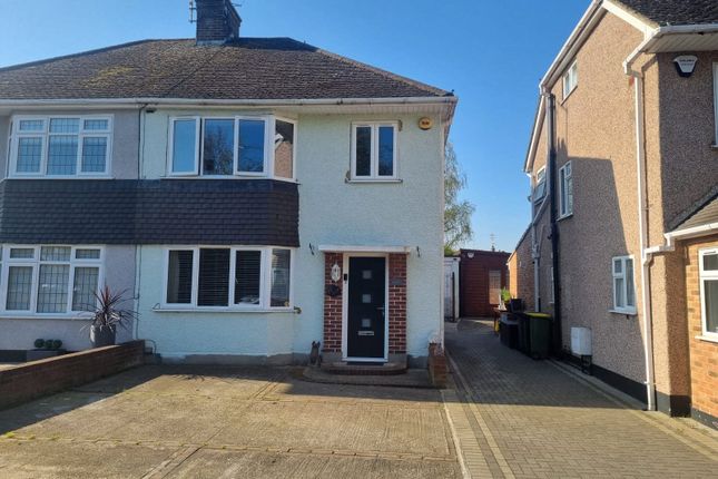 London Road, Rayleigh, Essex, SS6 3 bed semi