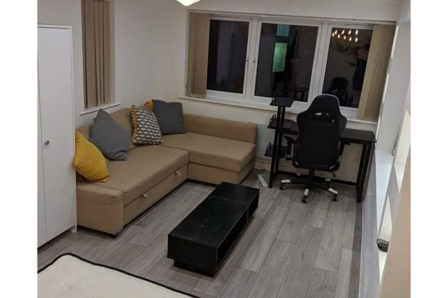 3 bed flat
