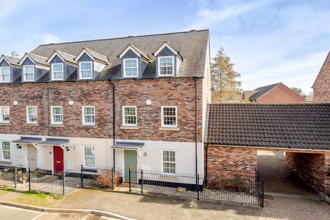 Roman Paddock, Harrold, Bedford 3 bed townhouse for sale