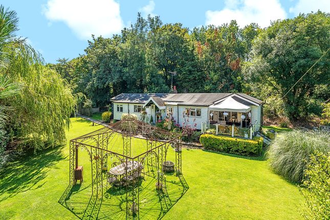 Sandhills Meadow, Shepperton, TW17 3 bed bungalow for sale