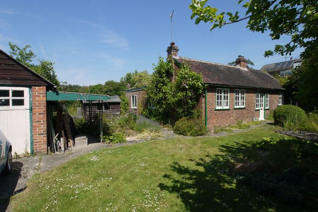 Lower Green, Leigh, TN11 3 bed detached bungalow for sale