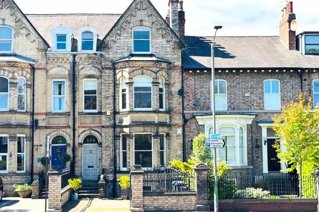 5 bedroom terraced house for sale