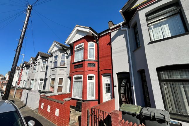 Chatsworth Road, Luton, Bedfordshire... 3 bed terraced house for sale