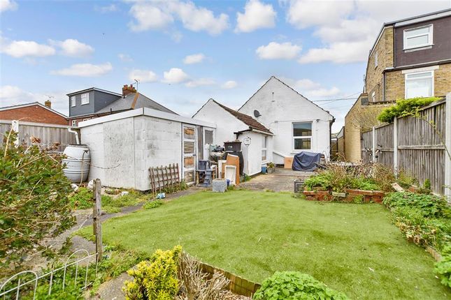 Park Avenue, Birchington, Kent 2 bed detached bungalow for sale