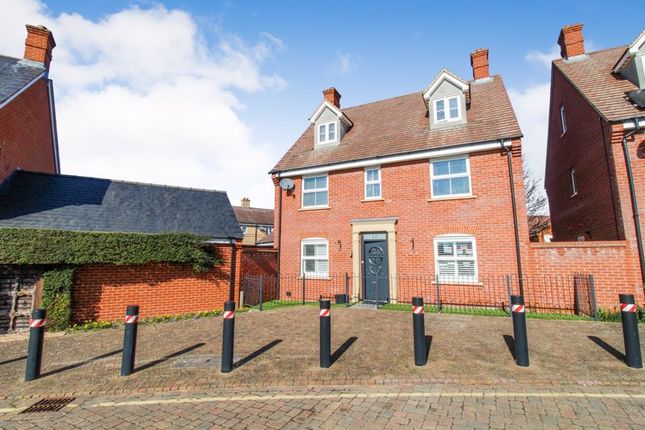 Buttercup Road, Hitchin SG5 5 bed detached house for sale