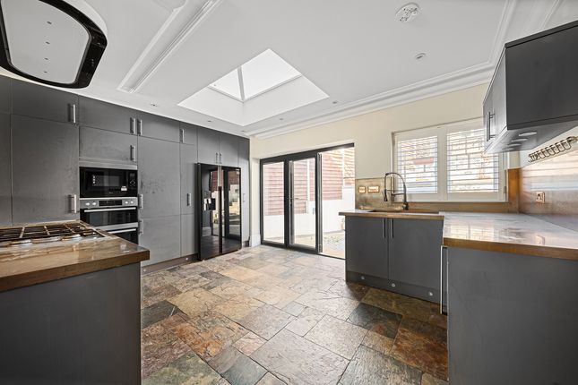5 bedroom end of terrace house for sale