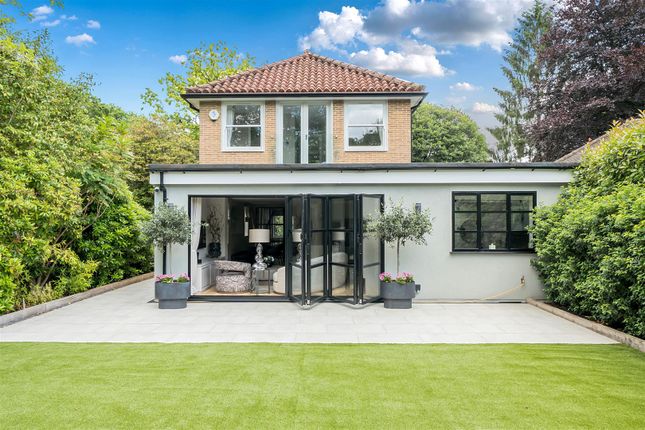 Woodland Way, Kingswood 3 bed detached house for sale