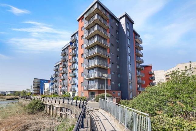 Brook Court, Barking, IG11 1 bed apartment for sale