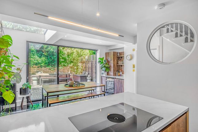 Prince George Road, London. N16 4 bed terraced house for sale
