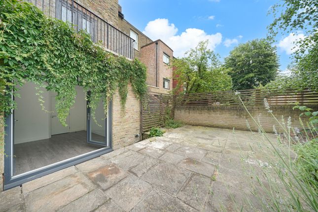 34 Wilberforce Road 2 bed apartment for sale