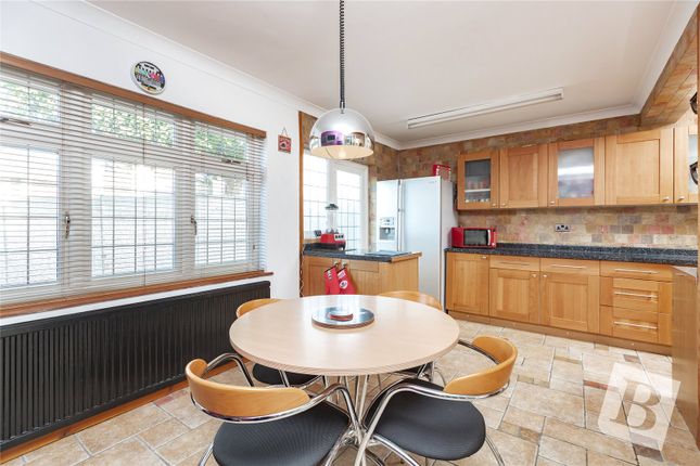 Station Lane, Hornchurch, RM12 4 bed semi
