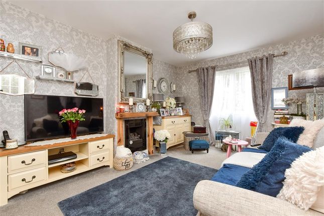 Randalls Park Avenue, Leatherhead... 3 bed semi