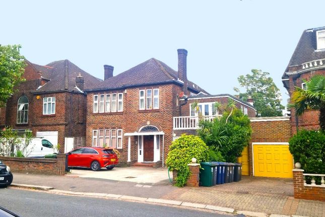 Green Lane, HENDON, NW4 6 bed detached house for sale