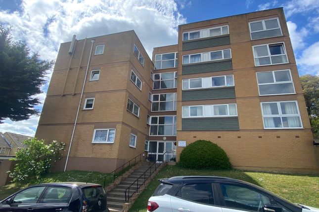 Glen View, Gravesend, Kent, DA12 2 bed flat for sale