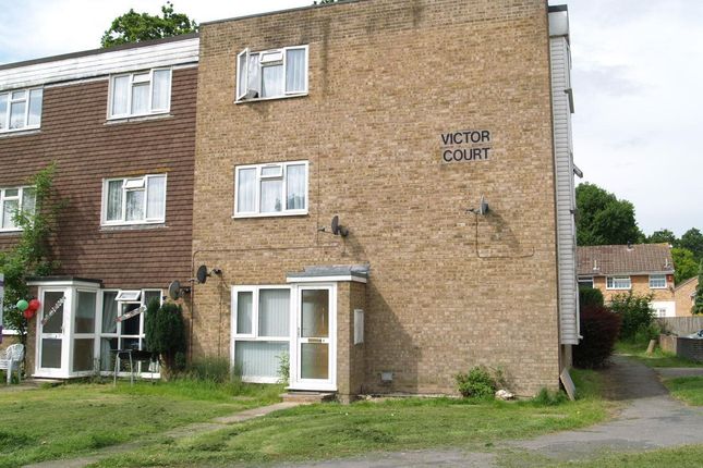 Victor Court, Pound Hill RH10 2 bed flat for sale
