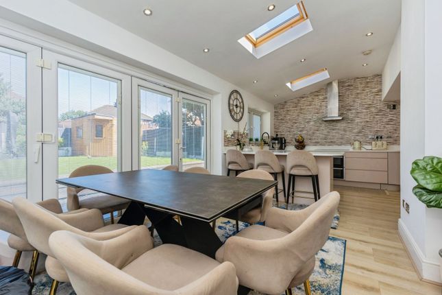 5 bedroom semi-detached house for sale