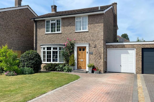 4 bed link detached house