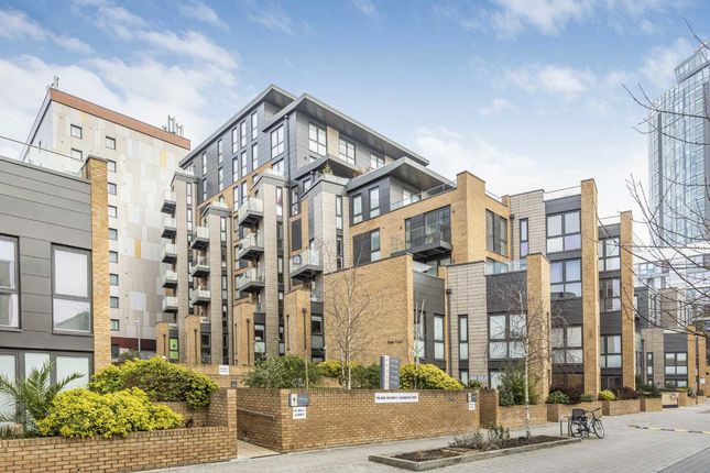 Baltic Avenue, Brentford TW8 1 bed flat for sale